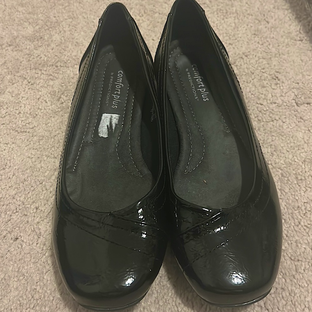 Flat shoes